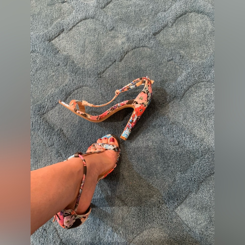 👠🌼🌸🌺 Brand New Multicolor Flowers Vintage 4” Heels 👠 🌼🌸🌺